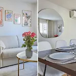Apartment Center Of By Prestige Paris